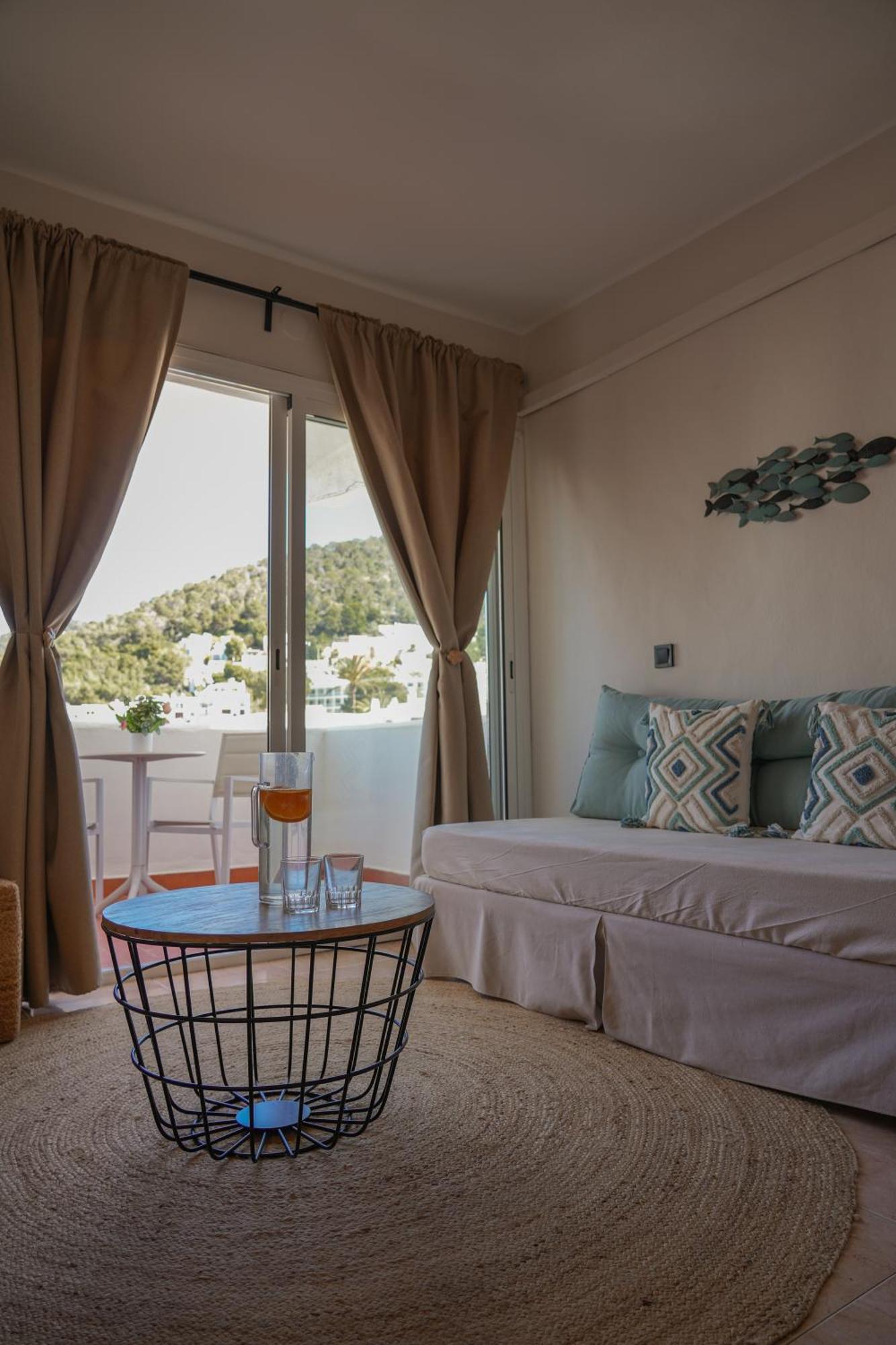 Apartamentos Ses Veles Cala Llonga  Zewnętrze zdjęcie
