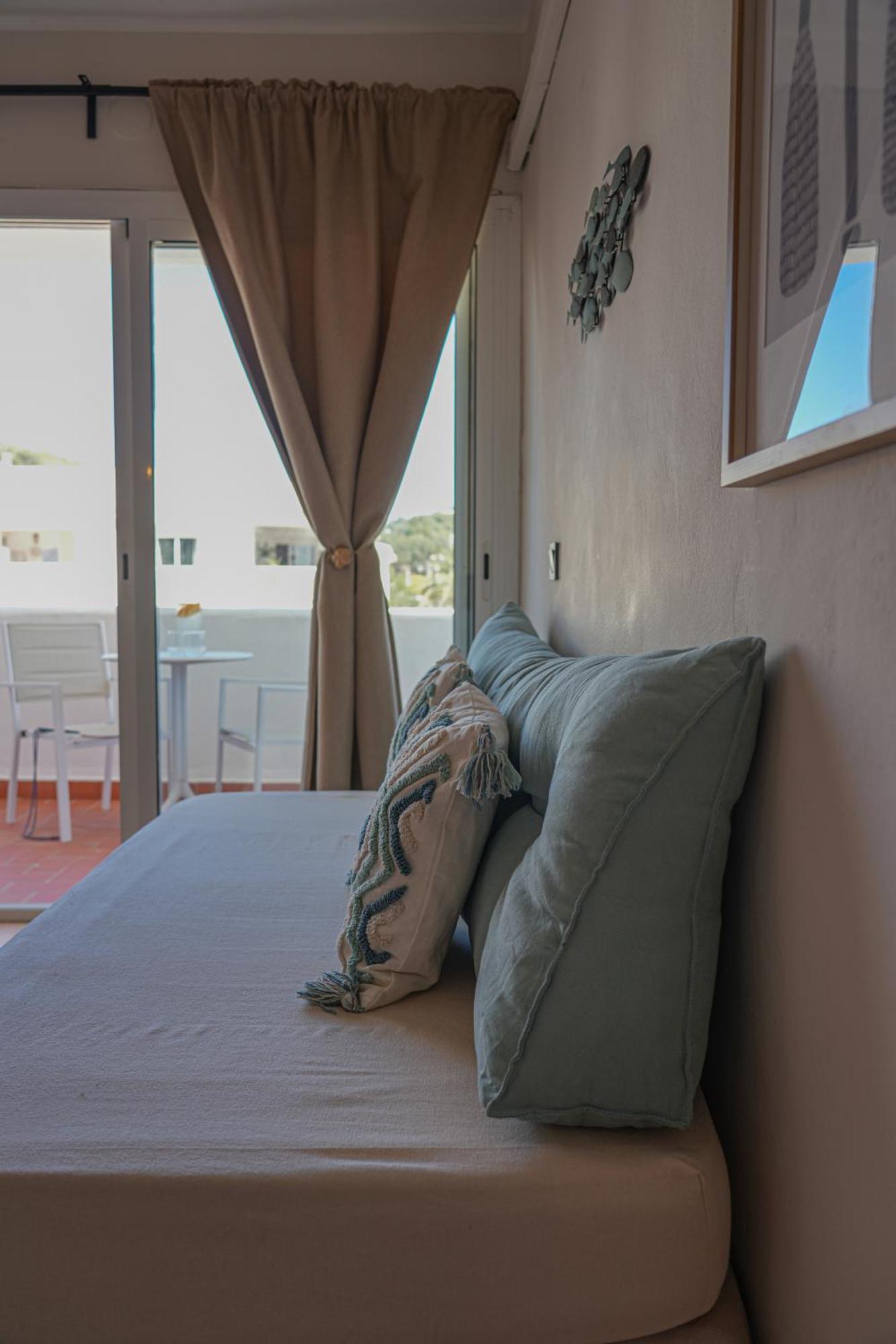 Apartamentos Ses Veles Cala Llonga  Zewnętrze zdjęcie