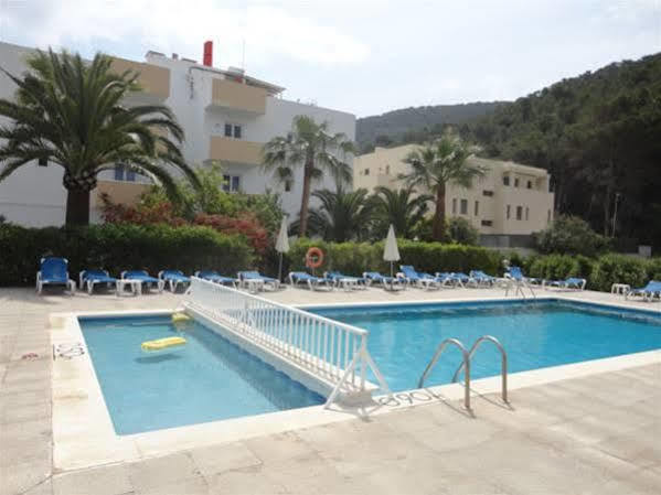Apartamentos Ses Veles Cala Llonga  Zewnętrze zdjęcie