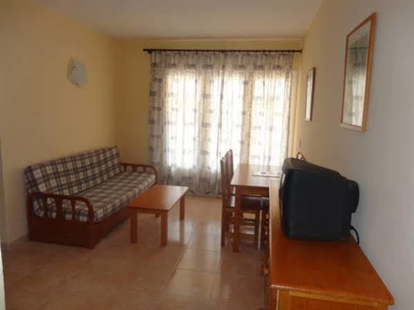 Apartamentos Ses Veles Cala Llonga  Zewnętrze zdjęcie
