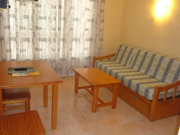 Apartamentos Ses Veles Cala Llonga  Zewnętrze zdjęcie